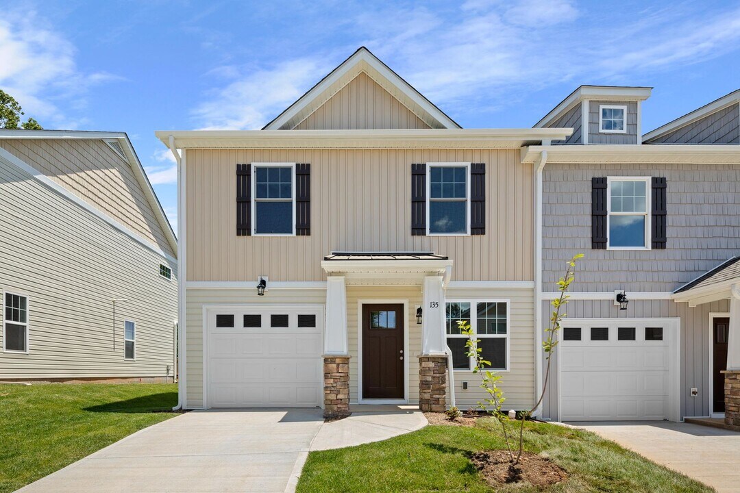 135 Monmouth Wy in Candler, NC - Building Photo