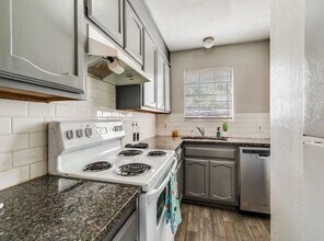 7500 Chapin Rd in Fort Worth, TX - Building Photo - Building Photo