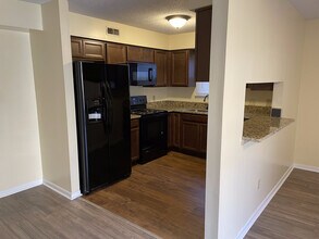 149 Windsor Castle Dr, Unit Apt. A in Newport News, VA - Foto de edificio - Building Photo