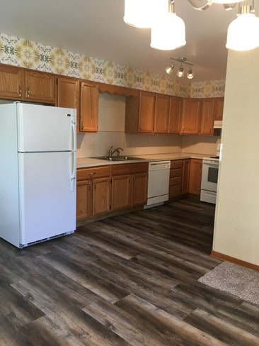 121 S West St, Unit B