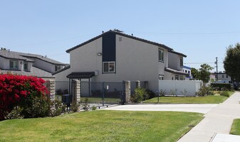 Villa Verde Apartments in Santa Fe Springs, CA - Building Photo