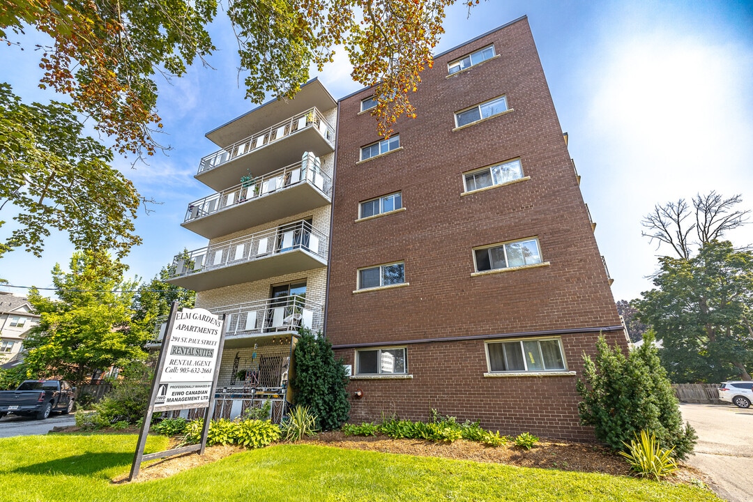 Stylewood Court in Burlington, ON - Building Photo