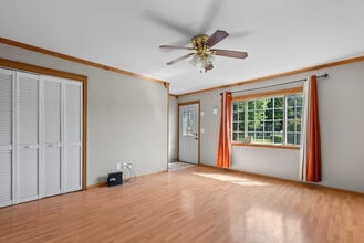 1072 N Highland Ave in Aurora, IL - Building Photo - Building Photo