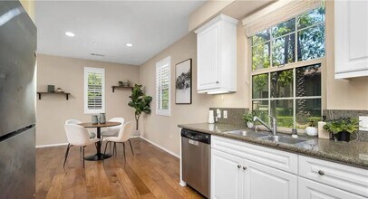 66 Full Moon in Irvine, CA - Building Photo - Building Photo