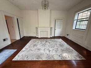 130 Front St, Unit 1 in Dunellen, NJ - Foto de edificio - Building Photo