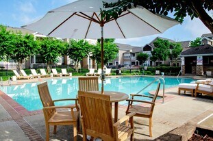 Hamptons at Woodland Pointe in Nashville, TN - Building Photo