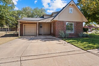 2012 25th St in Lubbock, TX - Building Photo - Building Photo