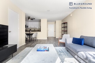 2039 N Las Palmas Ave-Unit -FL2-ID295 in Los Angeles, CA - Foto de edificio - Building Photo