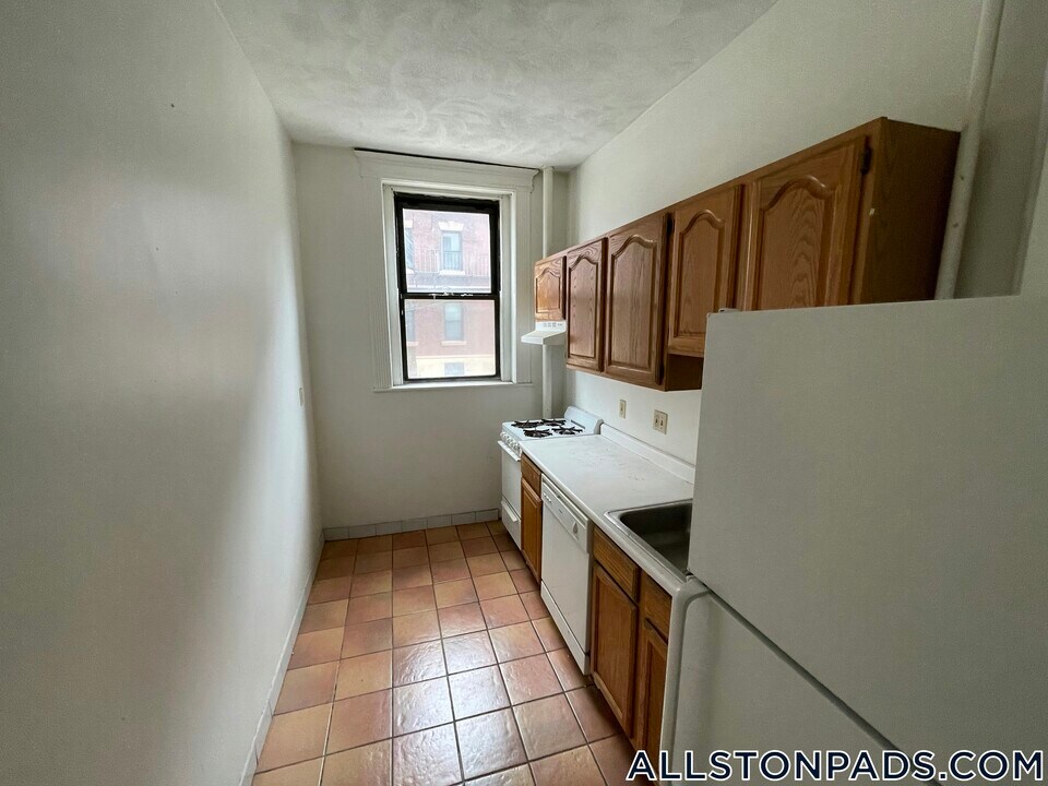 1254 Commonwealth Ave in Boston, MA - Building Photo