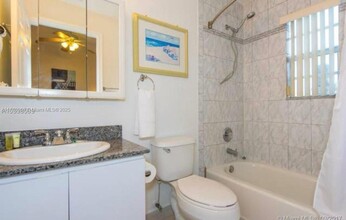1657 Tyler St in Hollywood, FL - Foto de edificio - Building Photo