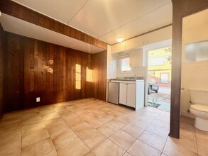 5075 Niagara Ave in San Diego, CA - Building Photo - Building Photo