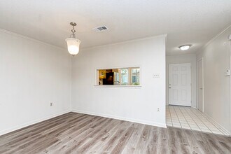 9821 Siegen Ln in Baton Rouge, LA - Building Photo - Building Photo