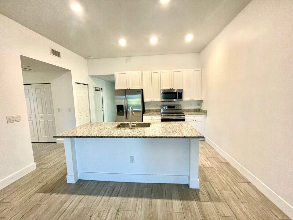 3720 SW 8th Pl in Cape Coral, FL - Building Photo
