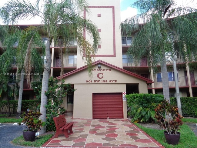 901 SW 138th Ave in Pembroke Pines, FL - Building Photo - Building Photo