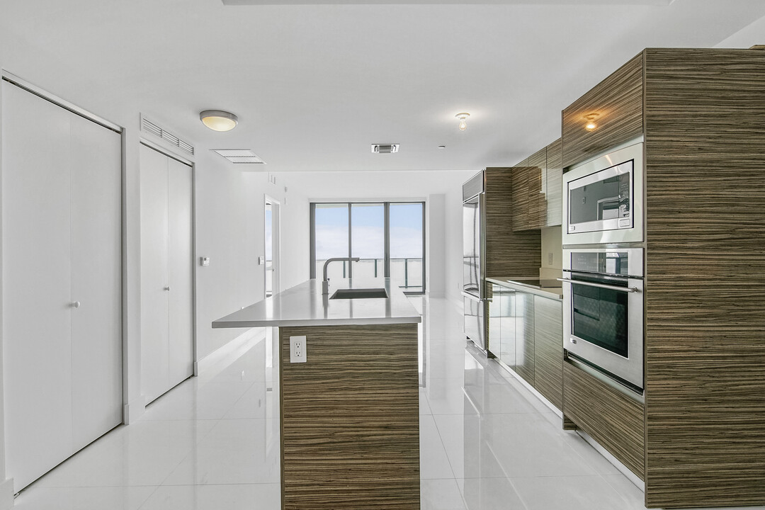 460 NE 28th St, Unit 3507 in Miami, FL - Foto de edificio
