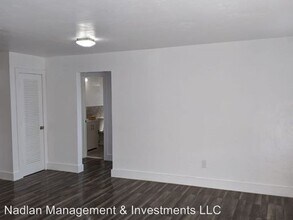 16890 NE 21st Ave in North Miami Beach, FL - Building Photo - Building Photo