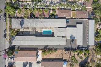 Linden Court Apartments- Riverside, CA in Riverside, CA - Foto de edificio - Building Photo