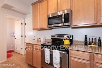 2442 E Emerald Moon Dr in Tucson, AZ - Building Photo - Building Photo