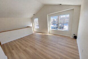 381-383 S 6th St, Unit 1 in Newark, NJ - Building Photo