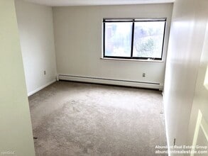 151 Coolidge Ave-Unit -Apt 605 in Watertown, MA - Foto de edificio - Building Photo