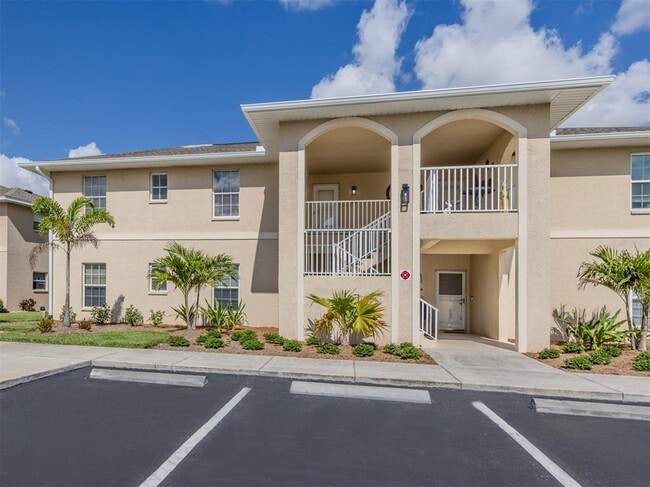 5800 Sabal Trace Dr in North Port, FL - Building Photo - Building Photo