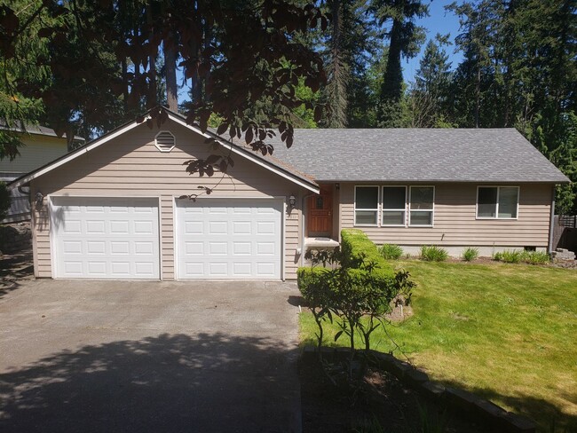 property at 4811 W Tapps Dr E
