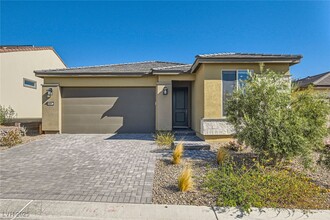 10042 Cardinal Knl in Las Vegas, NV - Building Photo - Building Photo
