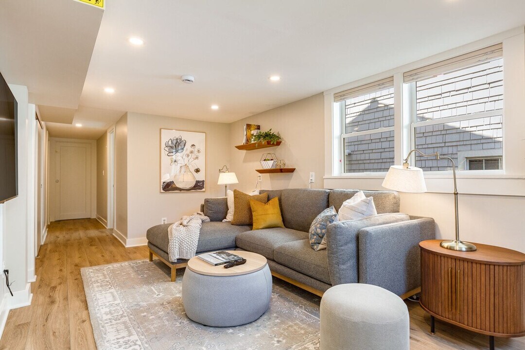 1706 Warren Ave N in Seattle, WA - Building Photo