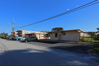 Streamline Apartments in Pahokee, FL - Building Photo - Building Photo