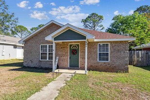 906 Calhoun Ave in Pensacola, FL - Building Photo