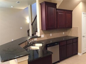 181 Barrington Ln in Lewisville, TX - Foto de edificio - Building Photo