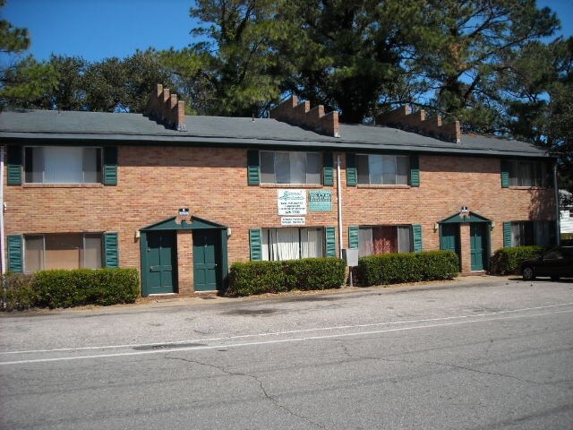 9600 11th Bay St in Norfolk, VA - Foto de edificio