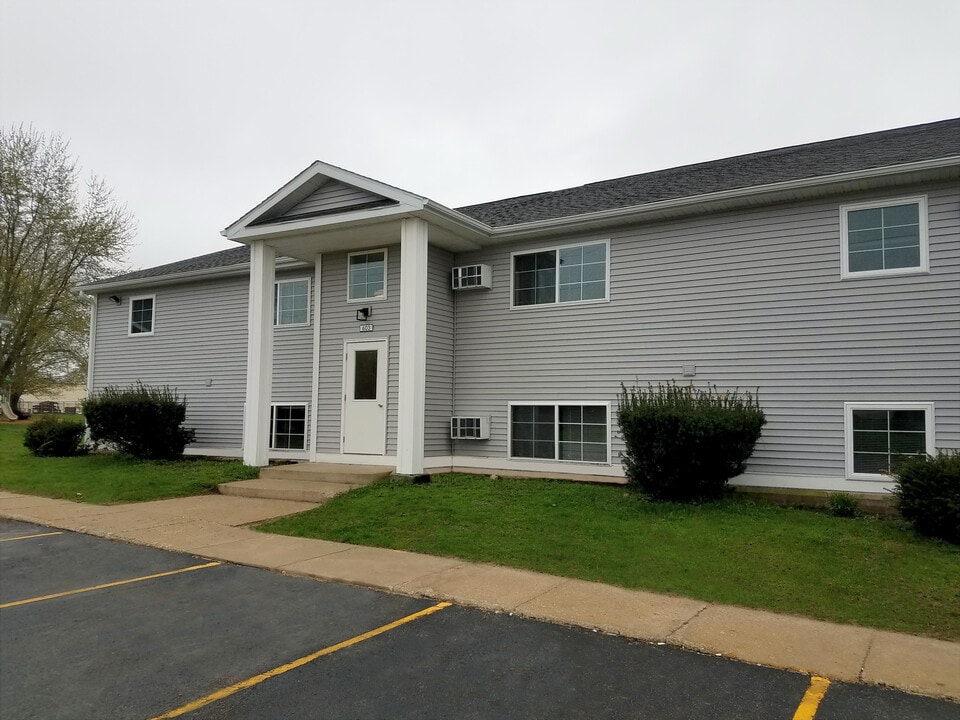 Lawrence Downs in Lawrence, MI - Foto de edificio