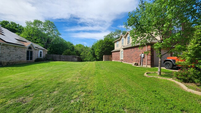 420 Misty Ln in Lewisville, TX - Foto de edificio - Building Photo