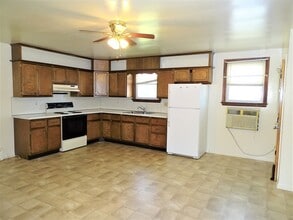 267 E Main St in Leola, PA - Building Photo - Building Photo