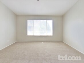 15591 Eastwind Ave, Unit 203 in Fontana, CA - Building Photo - Building Photo
