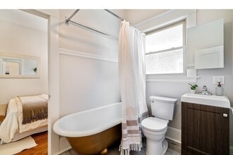 684 Apgar St in Oakland, CA - Foto de edificio - Building Photo