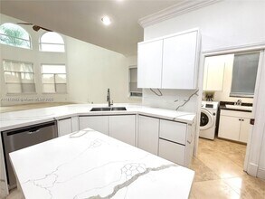2547 Montclaire Ct in Weston, FL - Building Photo - Building Photo
