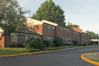 Woodside Village in Louisville, KY - Building Photo - Building Photo