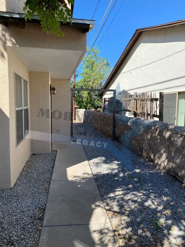 2200 Garrison Rd in Las Cruces, NM - Building Photo - Building Photo
