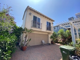 1416 N Poinsettia Ave, Unit 1 in Manhattan Beach, CA - Foto de edificio - Building Photo