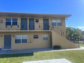 1931 NE 168th St in North Miami Beach, FL - Building Photo - Building Photo