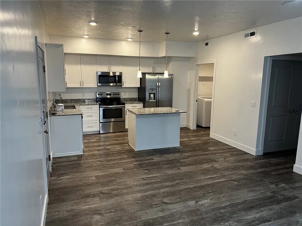 875 S Depot St, Unit 2 Bedroom Condo in Clearfield, UT - Building Photo