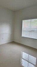 14384 SW 11th St in Pembroke Pines, FL - Foto de edificio - Building Photo