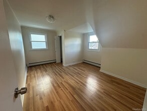 25 Northridge Ave in Merrick, NY - Building Photo - Building Photo