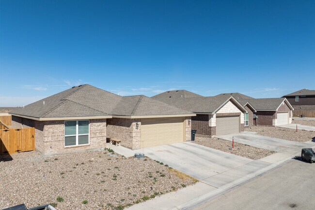 1631 Wrigley Dr in Odessa, TX - Building Photo - Primary Photo