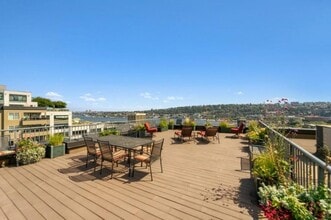 900 Aurora Ave N in Seattle, WA - Building Photo - Building Photo