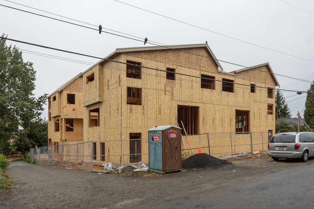 18029 Stone Ave N in Shoreline, WA - Building Photo