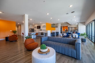 The Row on Merchant in Springdale, OH - Foto de edificio - Interior Photo