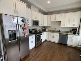 2044 Beacon St, Unit 2 in Waban, MA - Building Photo